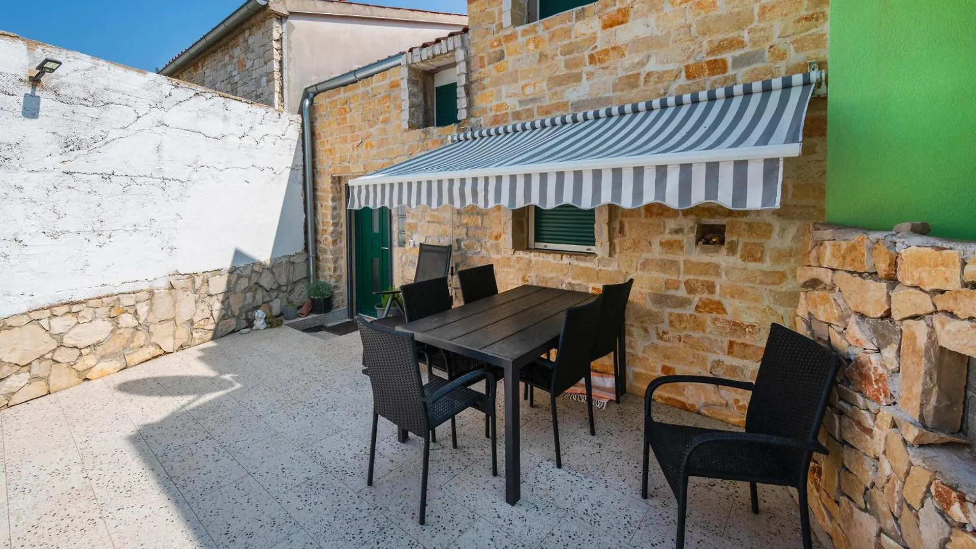Awesome Home In Mutvoran 2A With Wi-Fi 0*,  Kroatien